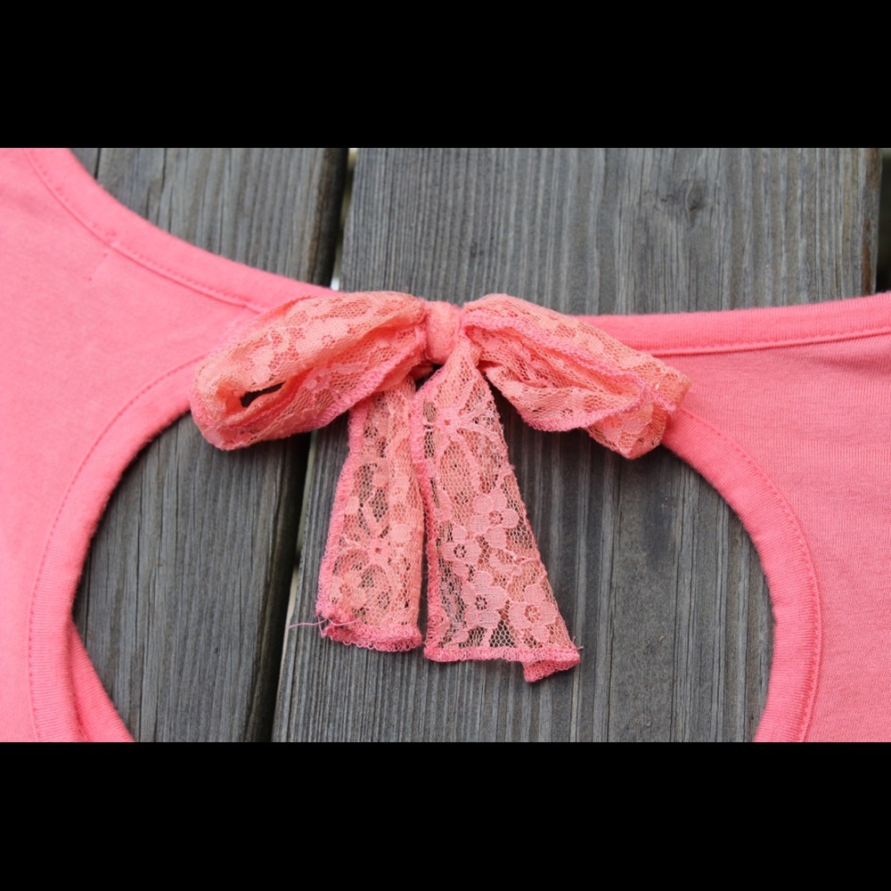 GUESS pink tee - Picture 2 of 4